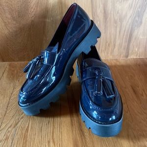 SARTO Carolynn Lug Sole Loafer in inky navy patent, 8.5